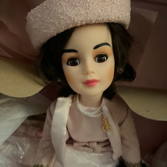 Jackie - Picture 6 of 7